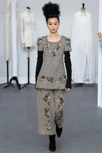 Look 10